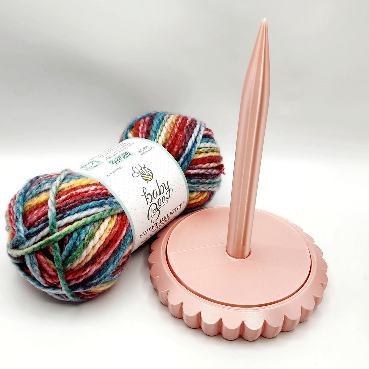 Rota Yarn Spinner - 3D Printed Scalloped Yarn Holder for Smooth Crochet & Knitting