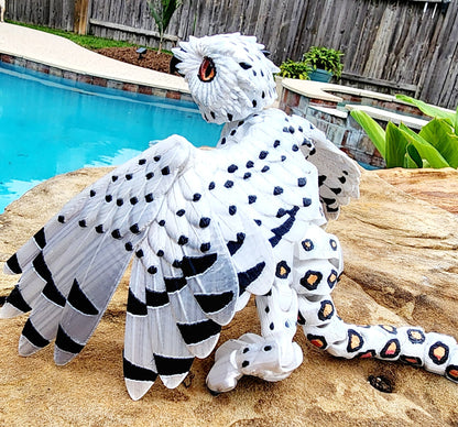 3D printed articulated Snow Gryphon fidget desk toy.