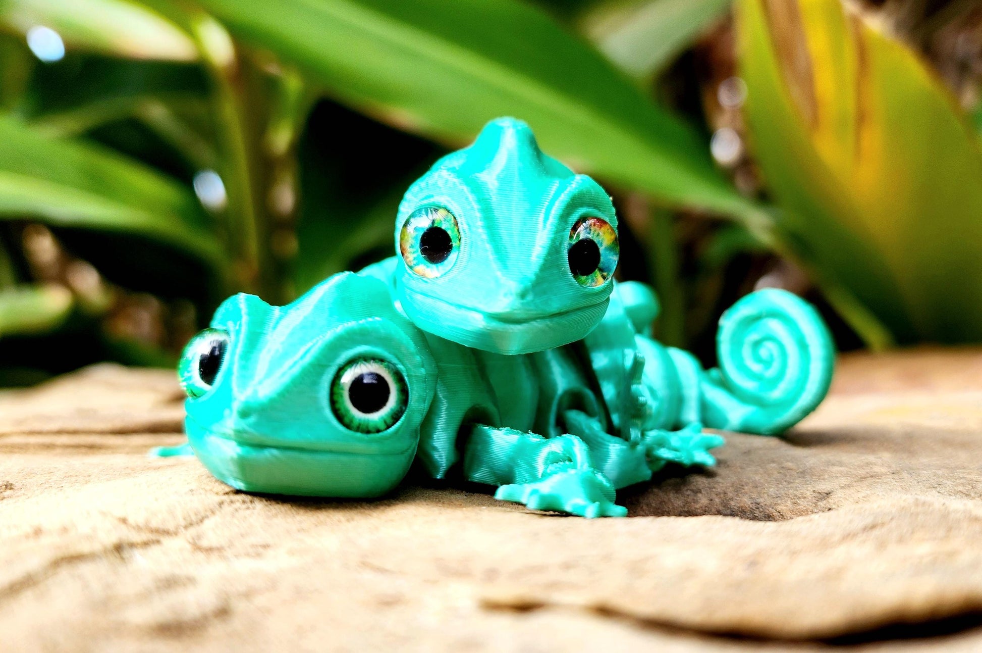 3D printed articulate Chameleon fidget toy, desk toy.