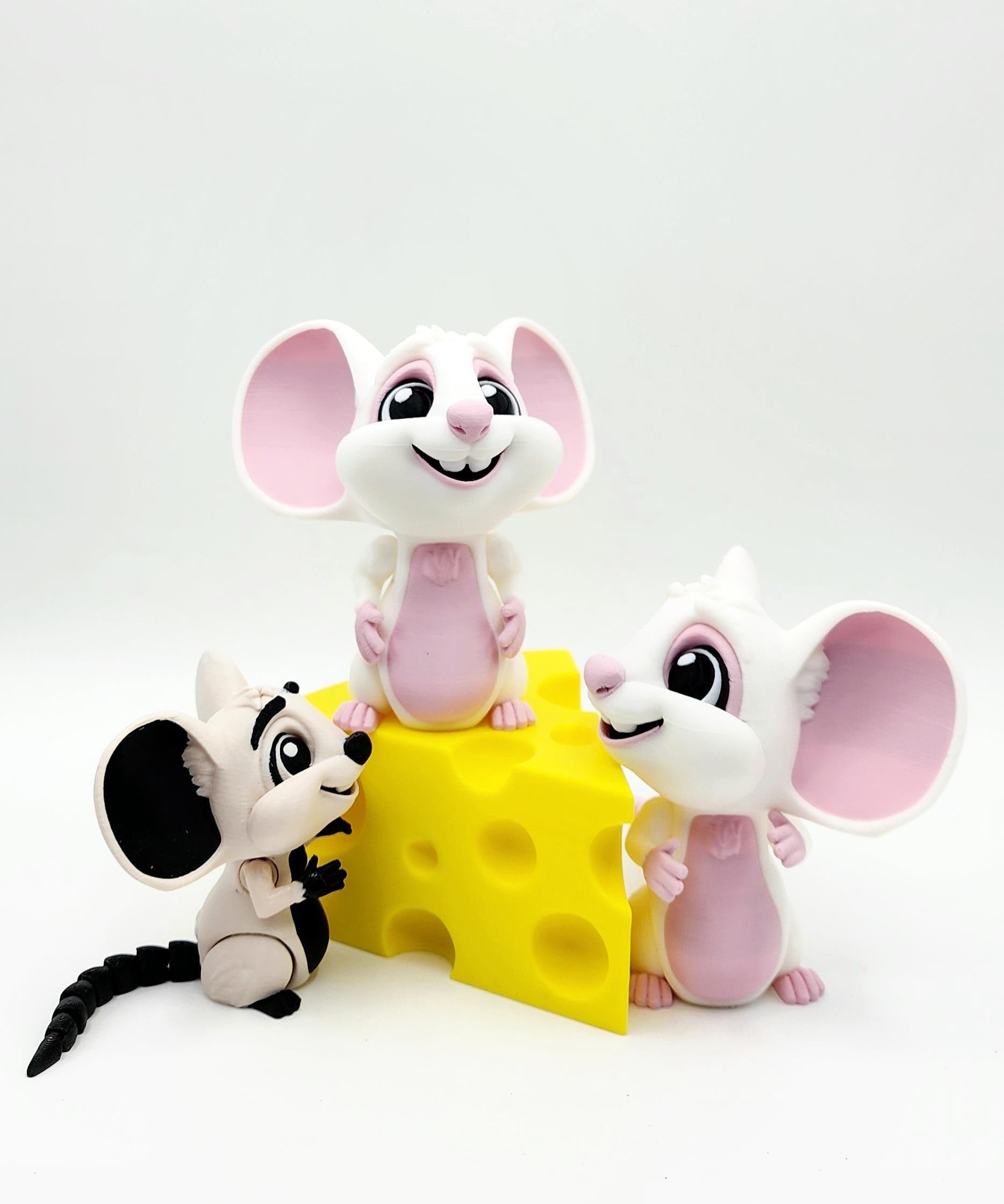 Adorable Mouse Fidget Toy | 3D Printed Articulated Mouse with Cheese | Poseable | Large, Medium, Small Sizes | Cute Gift or Desk Buddy