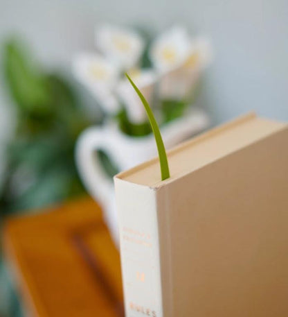 3D Printed Calla Lily Pen and Bookmark Set in Vase - Handmade Floral Desk Decor - Unique Gift for Teachers, Writers & Garden Lovers
